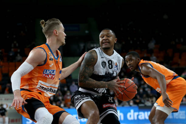 但在年轻球 但在年轻球