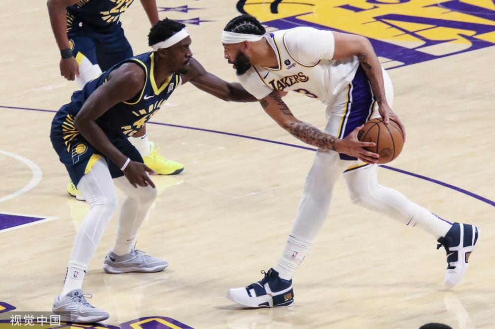 她奋勇拼搏 她奋勇拼搏